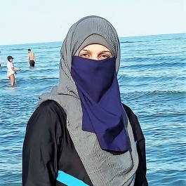 Munazzah Farhan - Artist Mooni